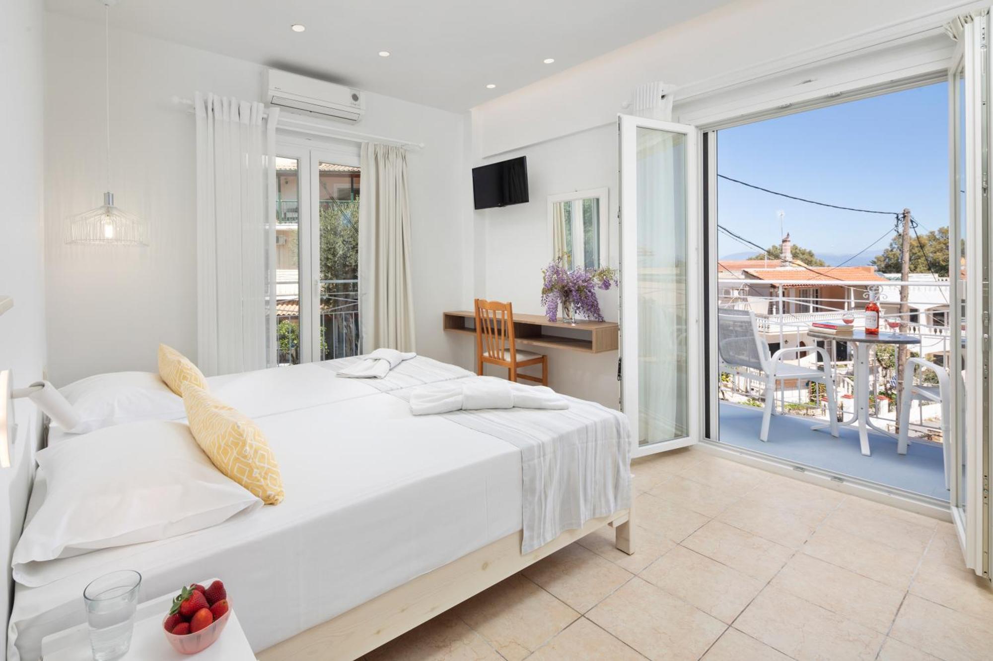 Bella Vista Beach Hotel Benitses  Ngoại thất bức ảnh