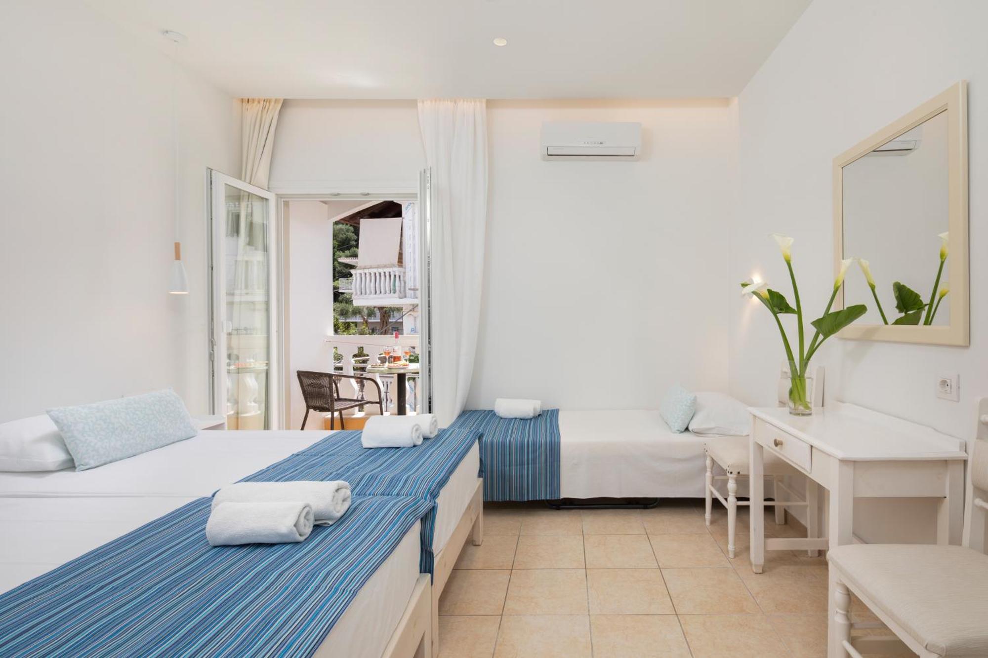 Bella Vista Beach Hotel Benitses  Ngoại thất bức ảnh