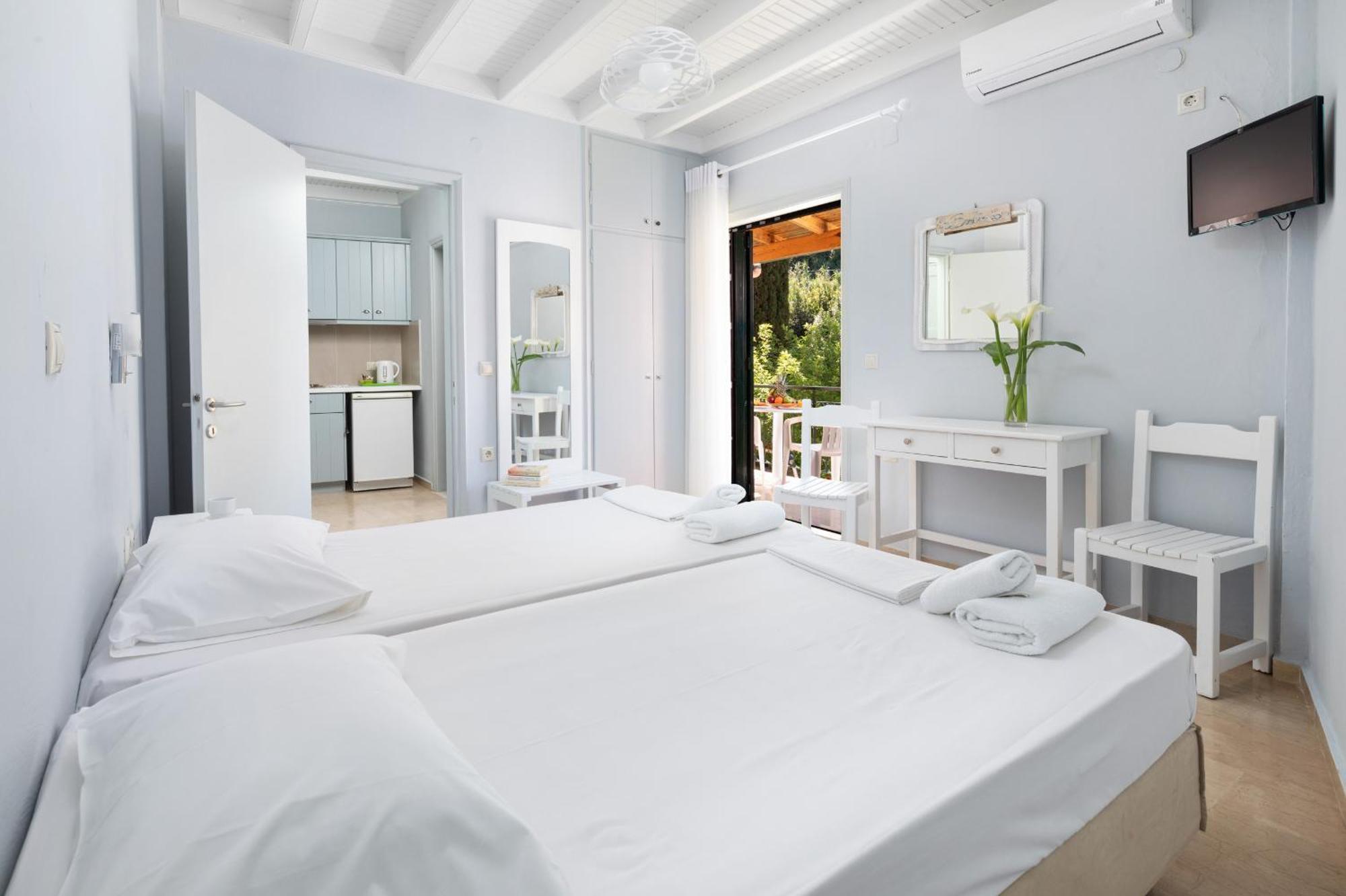 Bella Vista Beach Hotel Benitses  Ngoại thất bức ảnh